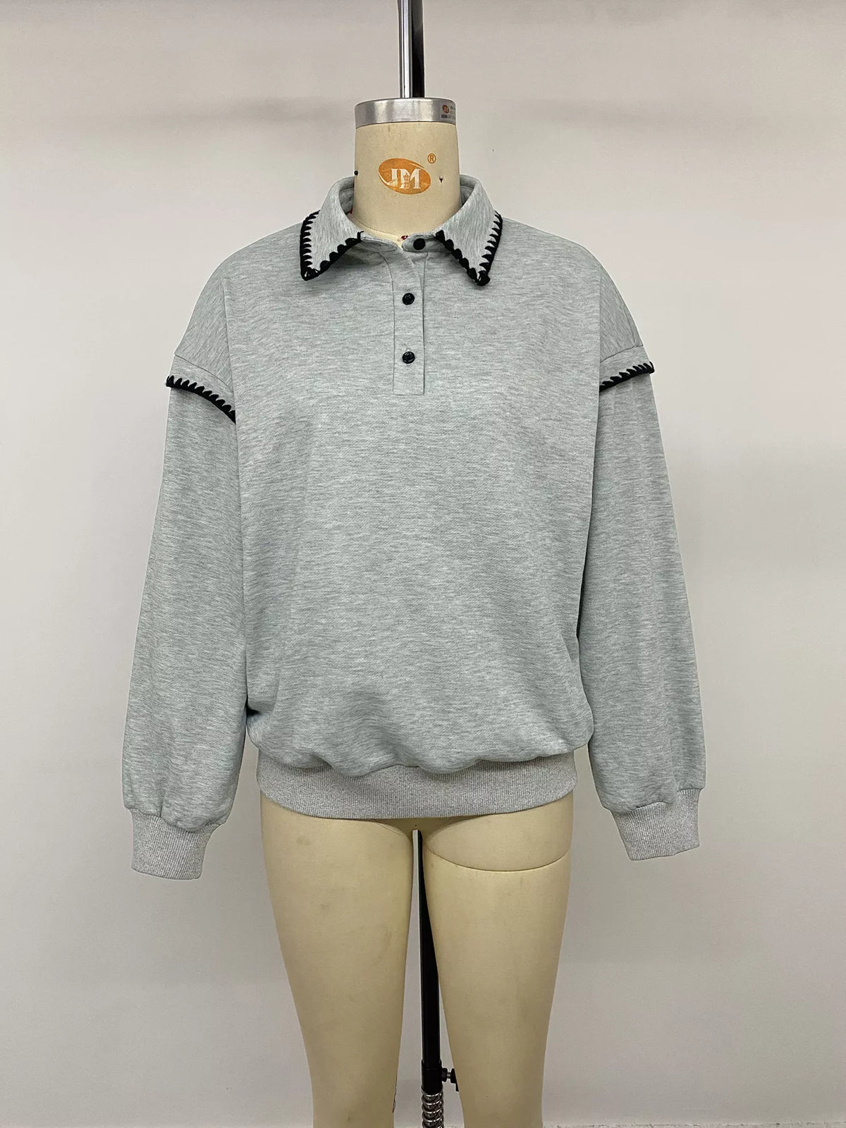Sweatshirt med kontrastsöm och polokrage – bild 11