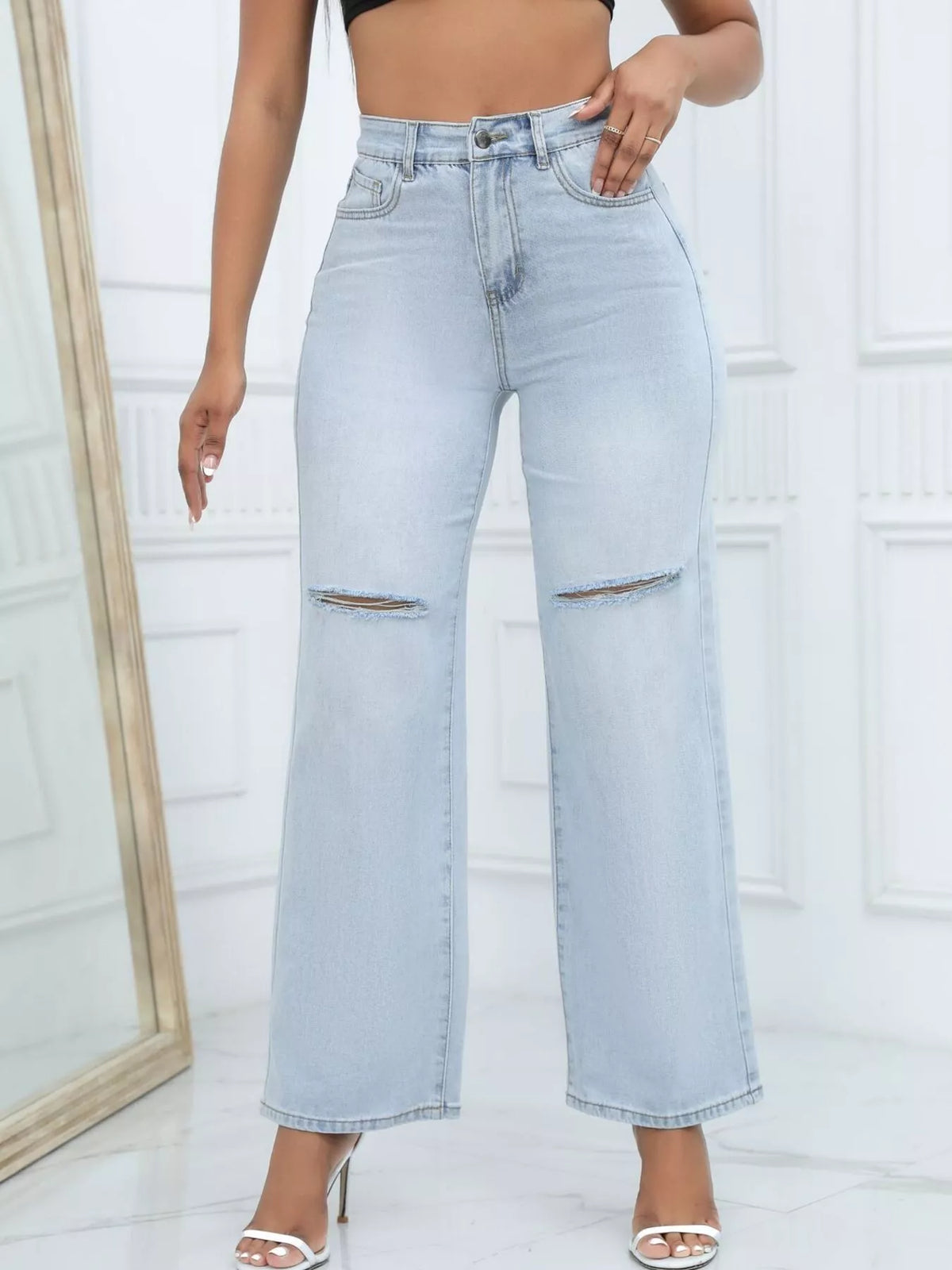 Vida jeans med knappstängning och slitna detaljer – bild 2